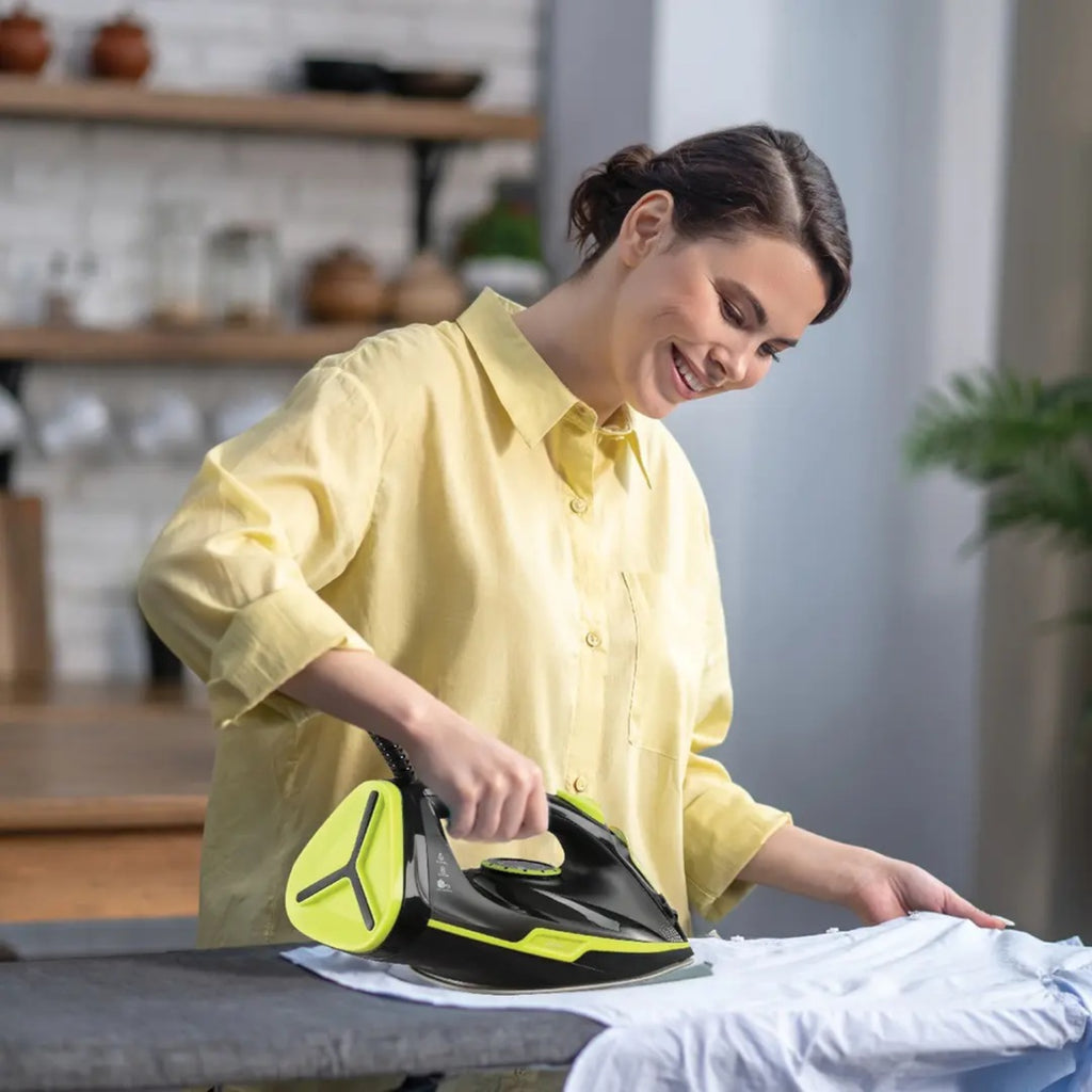 Essential Care Steam Iron 2200W - Green lion 6664